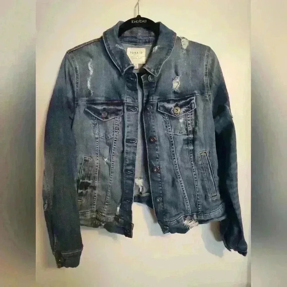 Torrid Denim Trucker Jacket Medium Wash distressed size0X #176 - Picture 1 of 4